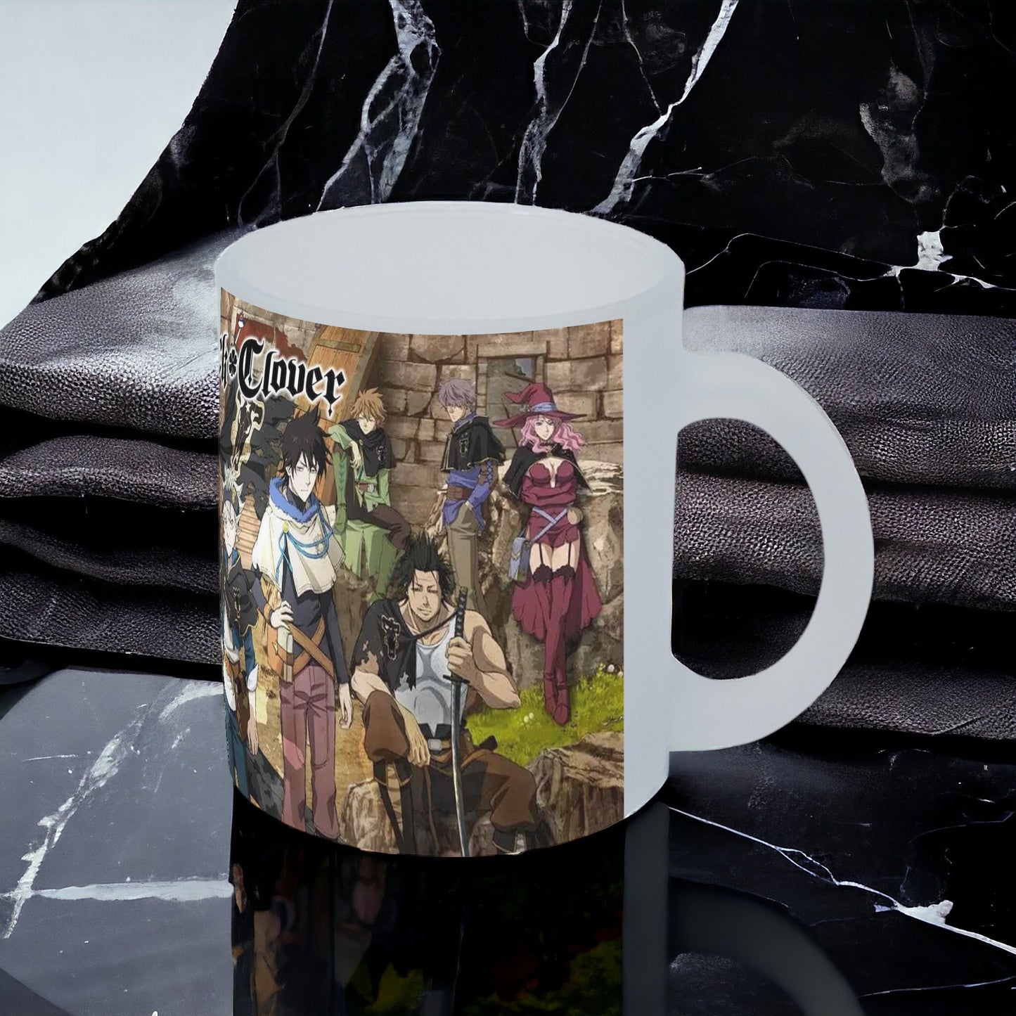 Taza Black Clover vidrio Frosted