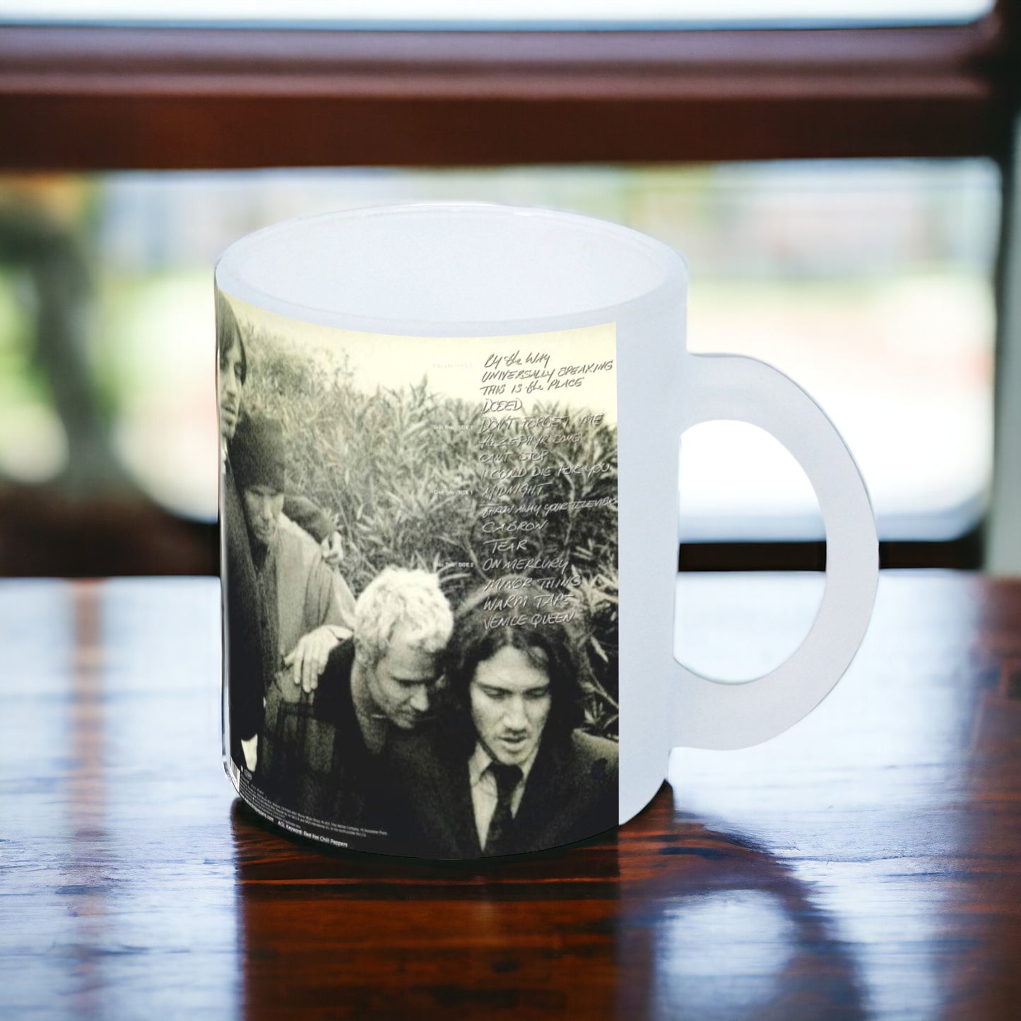 Taza Red Hot Chili Peppers "By the Way" Frosted